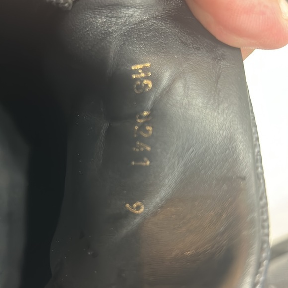 Size 11 in great shape . Bought at Louis store - Picture 8 of 8